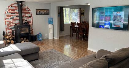 Charming 2-bedroom cabin in Newport with WiFi access