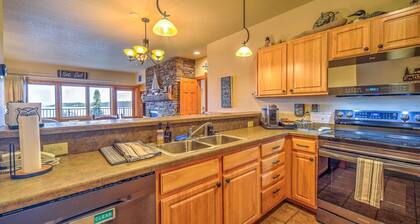 Stunning Waterfront Condo- Pool/Hot Tub/Sauna (3BR 3Bath)