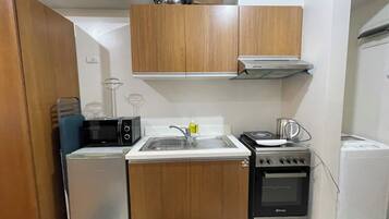 Comfort Studio, Non Smoking, City View | Private kitchen | Microwave, electric kettle, cookware/dishes/utensils