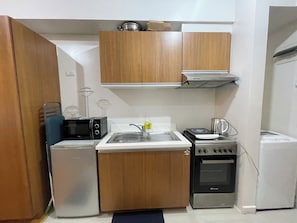 Studio Confort, non-fumeur, vue ville | Cuisine privée