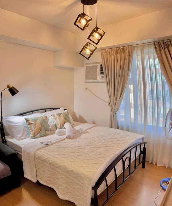 Comfort Studio, Non Smoking, City View | Private kitchen | Microwave, electric kettle, cookware/dishes/utensils - 8 Adriatico (Manila)