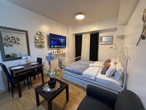 Deluxe Studio, City View | Desk, laptop workspace, blackout drapes, soundproofing