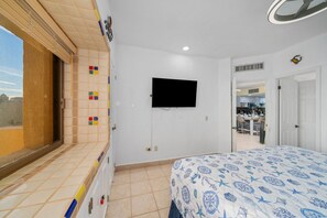 3 bedrooms, in-room safe, iron/ironing board, free WiFi