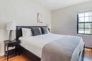 1 غرفة نوم ومكواة/لوح كي وواي فاي وملاءات أسرّة