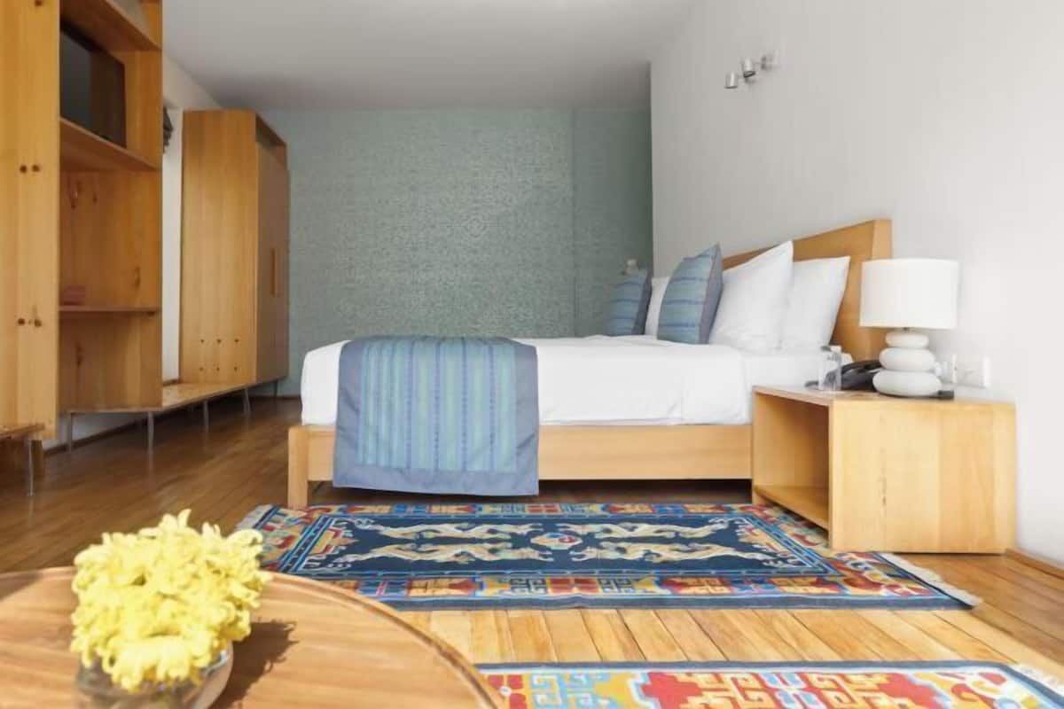 Down comforters, free minibar items, in-room safe, desk