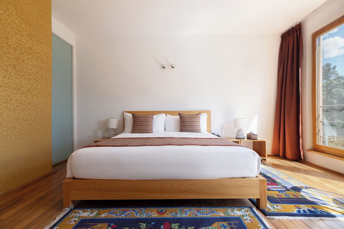 Deluxe Double or Twin Room, Garden View | Down comforters, free minibar items, in-room safe, desk