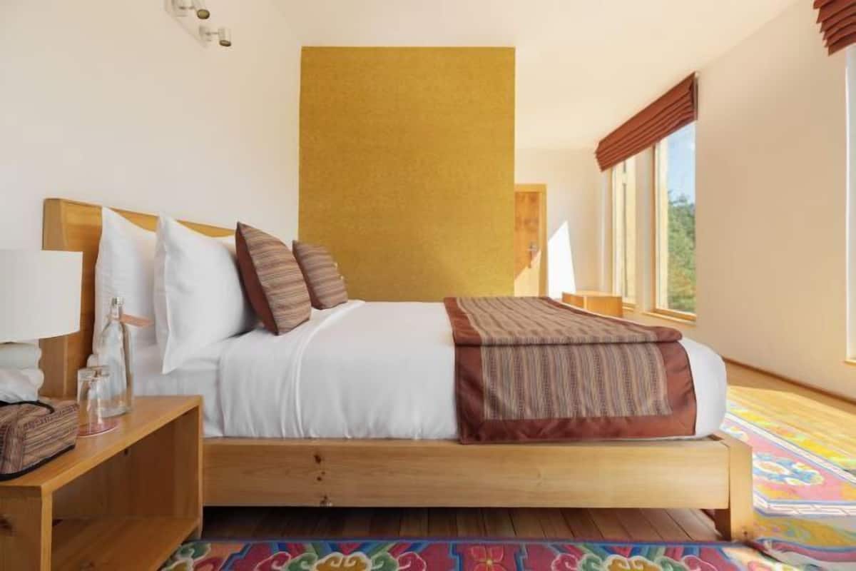 Down comforters, free minibar items, in-room safe, desk