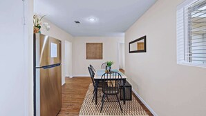 Unclassified image, 5 of 15, button - Cozy Coastal Stay: Near Kemah + NASA | BBQ | Beach (Seabrook)