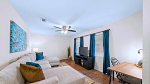Unclassified image, 3 of 15, button - Cozy Coastal Stay: Near Kemah + NASA | BBQ | Beach (Seabrook)