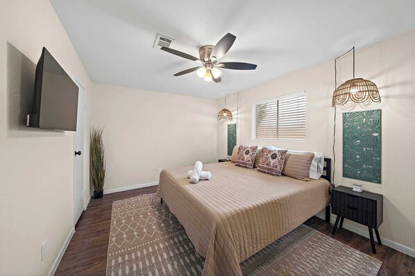 3 chambres, fer et planche à repasser, Wi-Fi, draps fournis