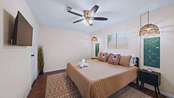 3 bedrooms, iron/ironing board, WiFi, bed sheets