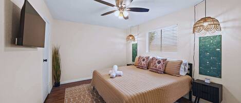 3 bedrooms, desk, iron/ironing board, travel cot