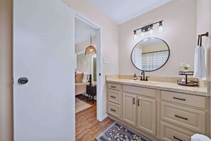 Shower, hair dryer, towels, soap - Premier Seabrook Villa:Coastal |Stylish|Beach Fun (Seabrook)