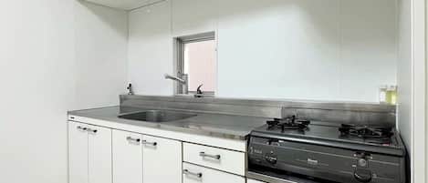 Fridge, microwave, stovetop, cookware/dishes/utensils