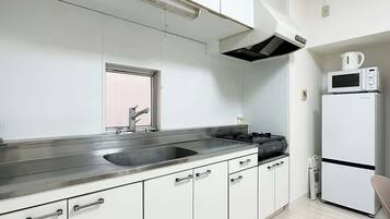 Frigorífic, microones i placa de cuina