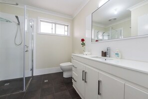 Hair dryer, towels - Mandurah Island Retreat (Wannanup)
