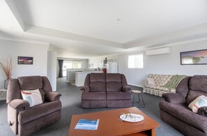Living area - Just steps away from the Port Bouvard Marina, Beaches and The Cut Golf Course. (Wannanup)