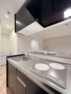 Fridge, microwave, stovetop, cookware/dishes/utensils - Central Hiroshima Studio Stay with Free Breakfast (Naka Ward, Hiroshima)