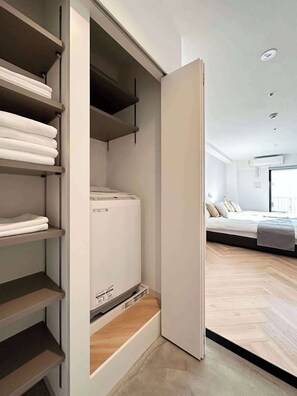Iron/ironing board, WiFi, bed sheets
