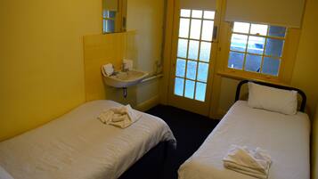 Twin Room, 2 Twin Beds | Iron/ironing board