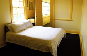 Classic Double Room, Private Bathroom | Iron/ironing board (on request), bed sheets - Grafton Hotel (Grafton)