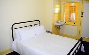雙人房, 共用浴室 | 熨斗/熨衣板、床單