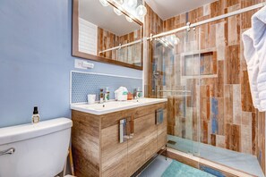 Dusche, Haartrockner, Shampoo