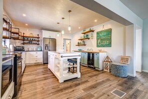 Fridge, microwave, dishwasher, coffee/tea maker