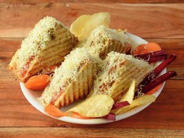 Desayuno con opciones de la cocina local diario (INR 150 por persona)