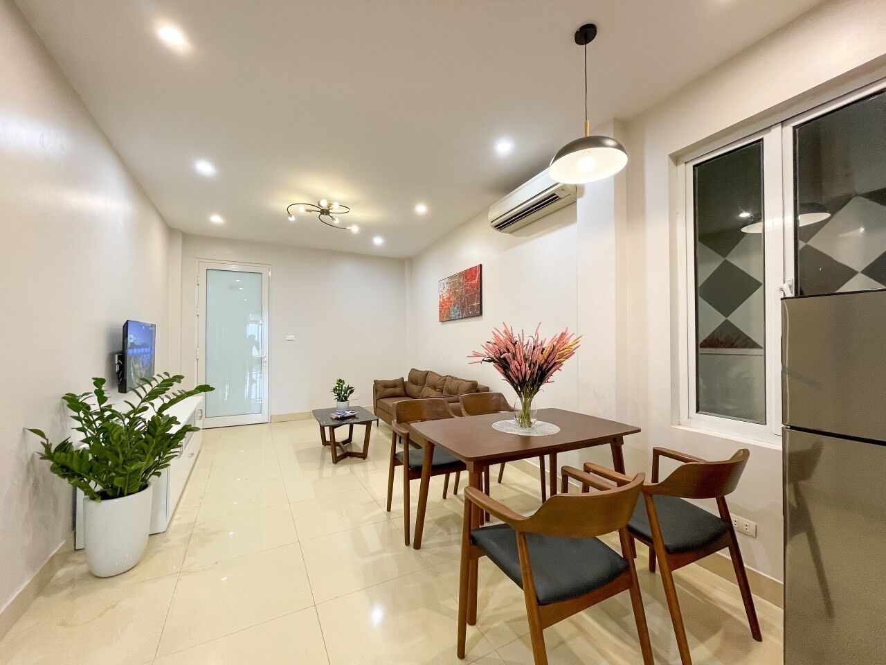 Apartamento luxo, sacada, vista para o lago | Opções para refeição no quarto