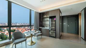 Executive Single Room | Premium bedding, down comforters, minibar, desk