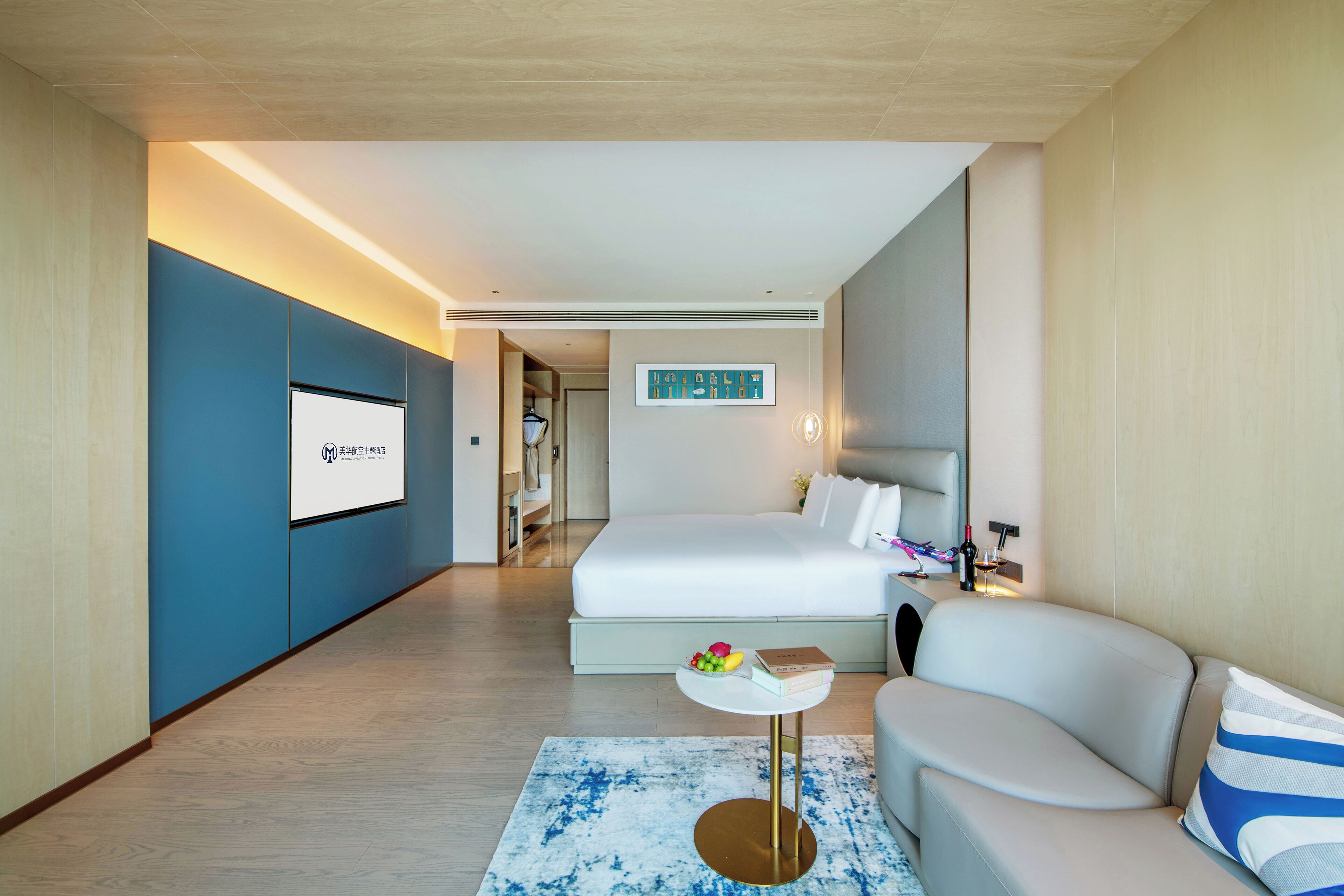 Premium bedding, down comforters, minibar, desk