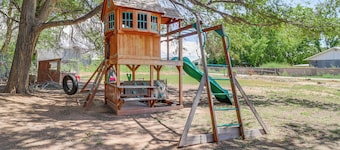 Family-Friendly Albuquerque Home Near Rio Grande!