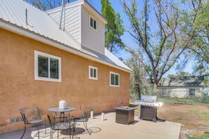 Outdoor dining - Family-Friendly Albuquerque Home Near Rio Grande! (Albuquerque)