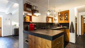 Kühlschrank, Mikrowelle, Ofen, Geschirrspüler