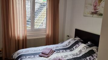 1 Schlafzimmer, Schreibtisch, WLAN, BettwÀsche