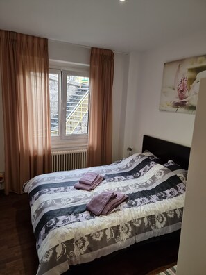 1 bedroom, desk, WiFi, bed sheets