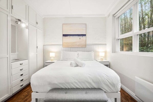 1 habitación, tabla de planchar con plancha, wifi y ropa de cama