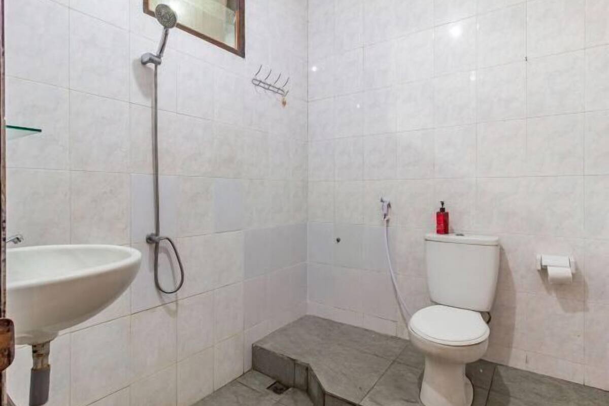Bathroom | Shower, bidet, towels, soap