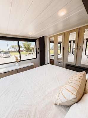 3 bedrooms, travel crib, free WiFi, bed sheets