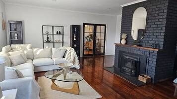 TV, fireplace