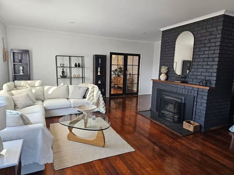 Trawalla - An Entire House & Pool Bar - Great For Groups - Canberra