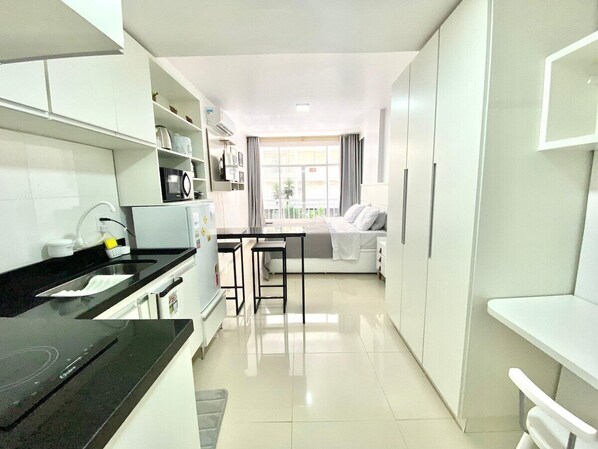 Fridge, microwave, stovetop, electric kettle