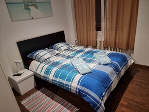 1 bedroom, internet, bed sheets