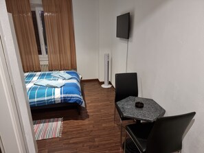1 bedroom, internet, bed sheets