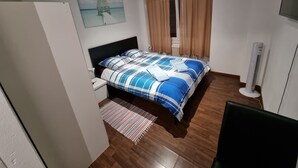 1 bedroom, internet, bed sheets - Double Room with Air Conditioning Del Ponte Break (Minusio)