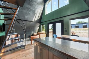 45-inch Smart TV with digital channels, fireplace - The Constellations - Romantic Cabins (Omaha)