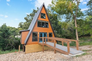 Front of property - The Constellations - Romantic Cabins (Omaha)