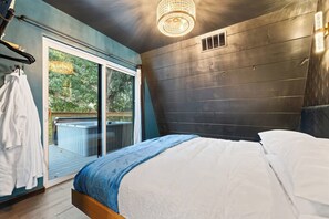 Individually decorated, individually furnished, desk, laptop workspace - The Constellations - Romantic Cabins (Omaha)