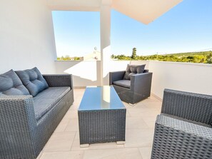 Property grounds - Lovely apartment for 4 people with A/C, pool, WIFI, TV and terrace (Zadar)